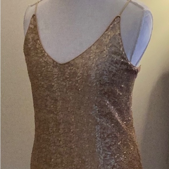 Six crisp days, matte gold sequin tank - Picture 2 of 15
